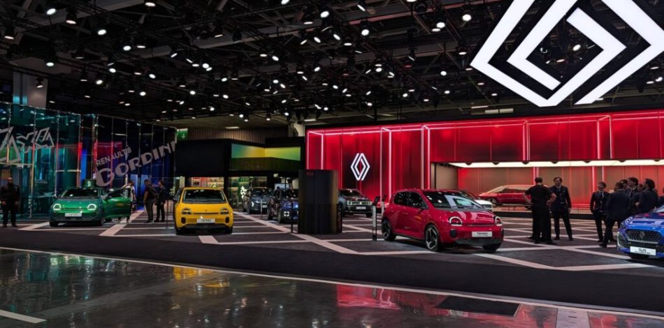 Stand Renault au Mondial de Paris 2026 // Source : Raphaelle Baut pour Numerama Stand Renault au Mondial de Paris 2026 // Source : Raphaelle Baut pour Numerama