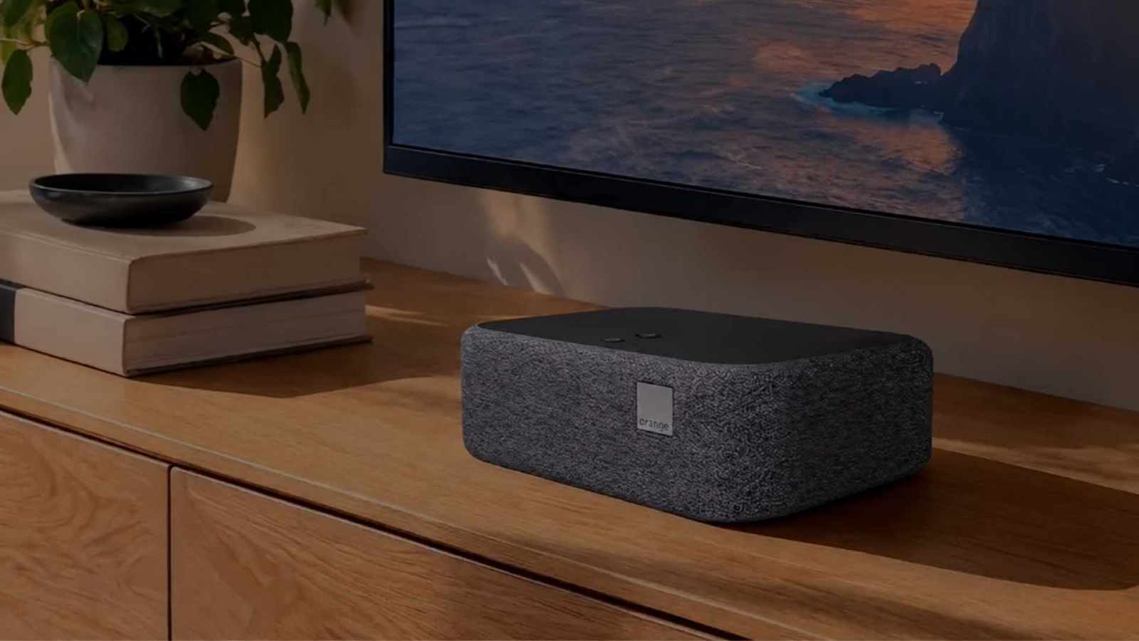 Orange dévoile un décodeur TV avec un home cinéma intégré : n’enterrez pas les box trop vite