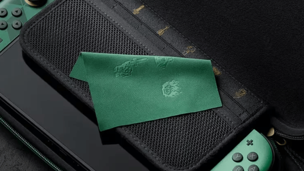 Même la petit lingette pour nettoyer l'écran est aux couleurs de Zelda. // Source : Nintendo Même la petit lingette pour nettoyer l'écran est aux couleurs de Zelda. // Source : Nintendo