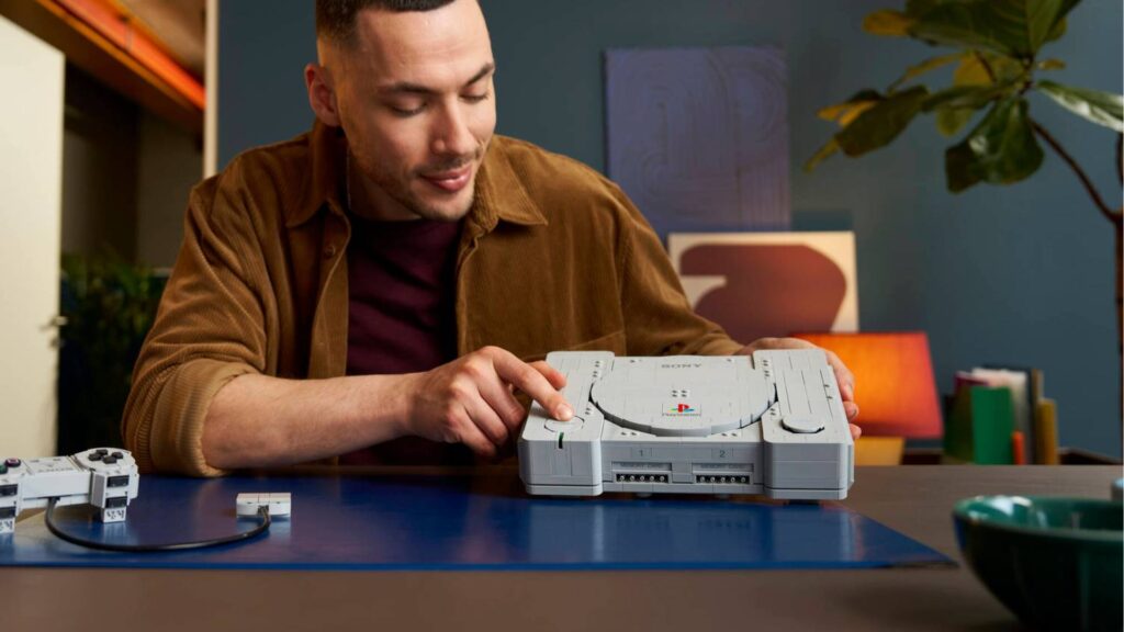 La Playstation 1 en Lego fait quasiment la taille de l'originale