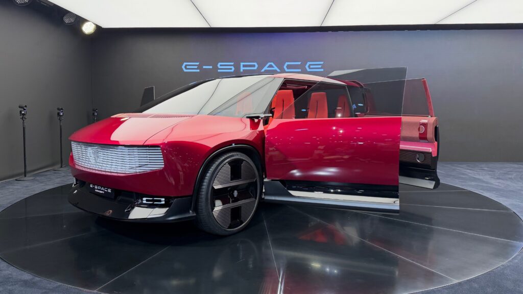 Le Renault E-Space Concept. // Source : Robin San Vicente pour Numerama Le Renault E-Space Concept. // Source : Robin San Vicente pour Numerama
