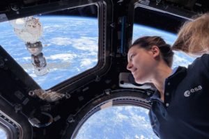 Sophie Adenot dans l'ISS. // Source : Flickr/CC/Nasa Johnson (photo modifiée)