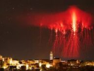 Les « sprites » immortalisés depuis la Corse. // Source : Via Facebook Florian Riou Photographe Les « sprites » immortalisés depuis la Corse. // Source : Via Facebook Florian Riou Photographe