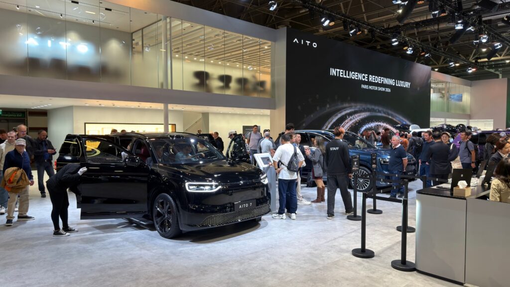 Le stand AITO au Mondial de Paris 2026. // Source : Robin San Vicente pour Numerama Le stand AITO au Mondial de Paris 2026. // Source : Robin San Vicente pour Numerama