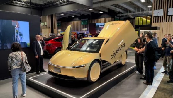 Le Tesla Cybercab exposé au Mondial de l'Auto de Paris 2026. // Source : Robin San Vicente pour Numerama