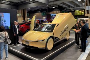 Le Tesla Cybercab exposé au Mondial de l'Auto de Paris 2026. // Source : Robin San Vicente pour Numerama Le Tesla Cybercab exposé au Mondial de l'Auto de Paris 2026. // Source : Robin San Vicente pour Numerama