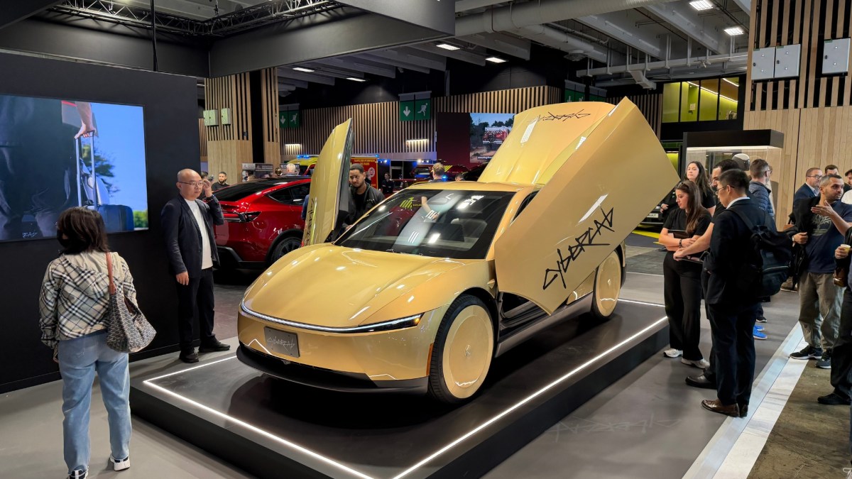 Le Tesla Cybercab exposé au Mondial de l'Auto de Paris 2026. // Source : Robin San Vicente pour Numerama Le Tesla Cybercab exposé au Mondial de l'Auto de Paris 2026. // Source : Robin San Vicente pour Numerama