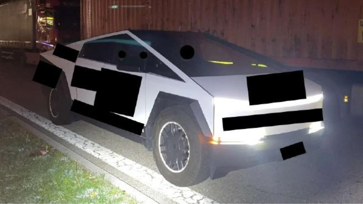 La police routière allemande a intercepté un Tesla Cybertruck. // Source : Police de Hohenbrunn via Merkur La police routière allemande a intercepté un Tesla Cybertruck. // Source : Police de Hohenbrunn via Merkur