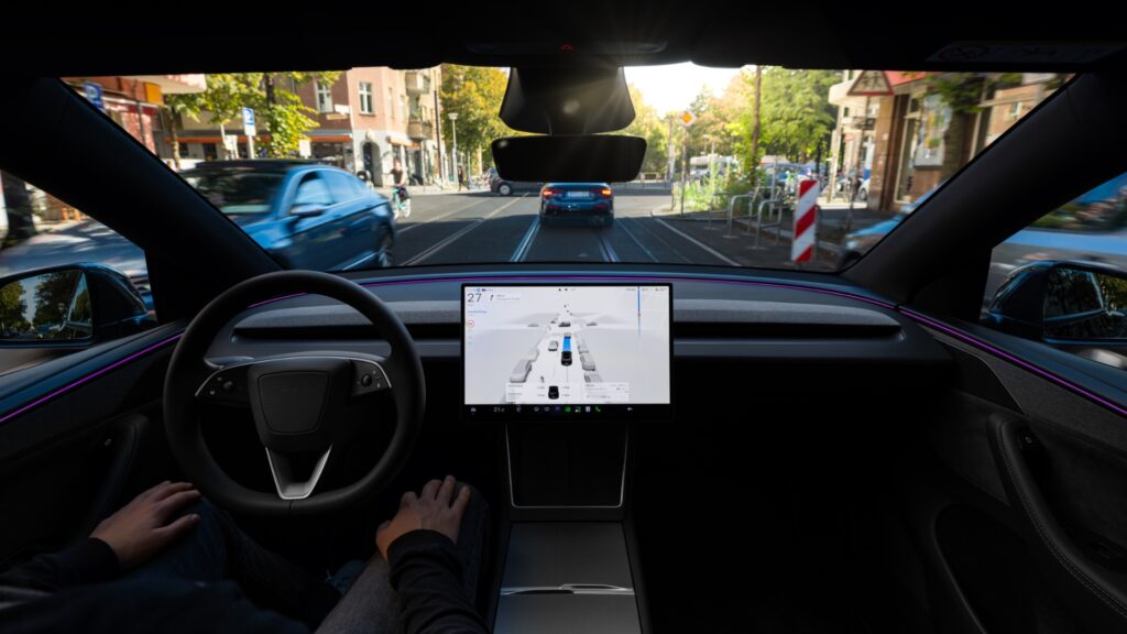 La Lettonie approuve le Tesla FSD. // Source : Tesla Europe La Lettonie approuve le Tesla FSD. // Source : Tesla Europe