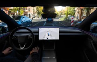 La Lettonie approuve le Tesla FSD. // Source : Tesla Europe