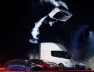 Le Tesla Roadster Rocket en pleine pirouette. // Source : Tesla Le Tesla Roadster Rocket en pleine pirouette. // Source : Tesla