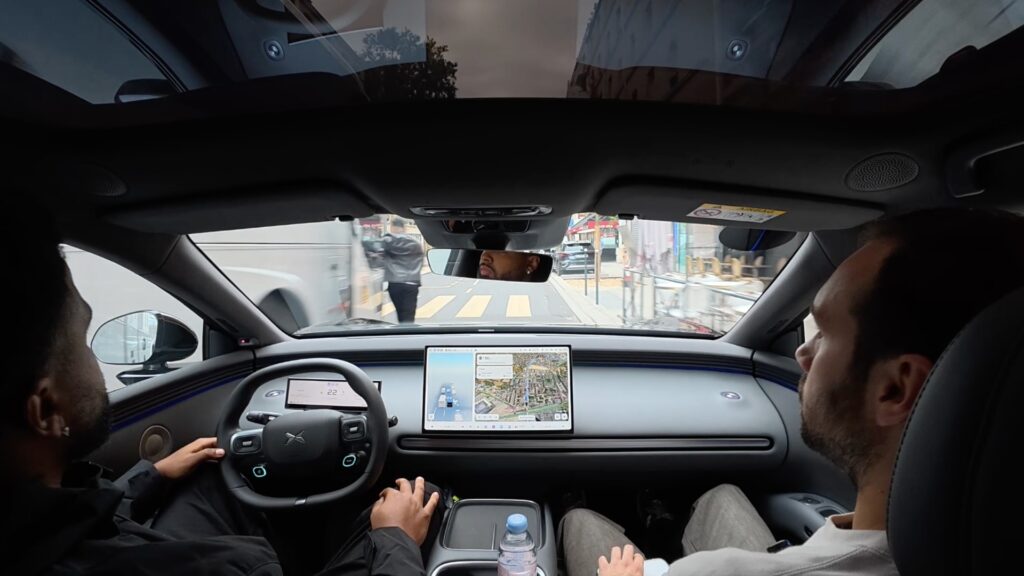 On a testé la conduite autonome NGP de XPeng dans Paris. // Source : Robin San Vicente pour Numerama (Capture d'écran)
