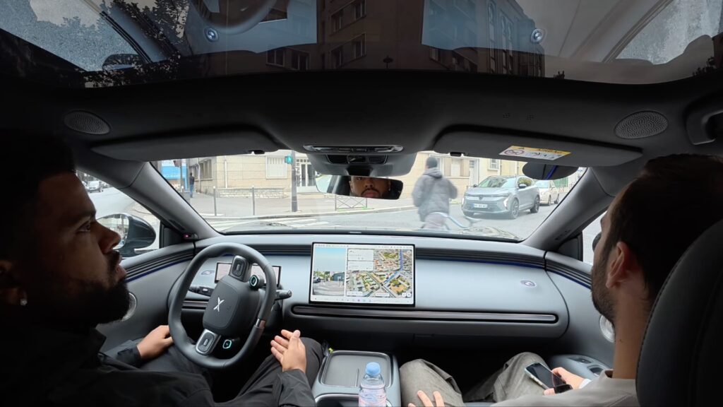 On a testé la conduite autonome NGP de XPeng dans Paris. // Source : Robin San Vicente pour Numerama (Capture d'écran)