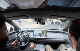 On a testé la conduite autonome NGP de XPeng dans Paris. // Source : Robin San Vicente pour Numerama (Capture d'écran)