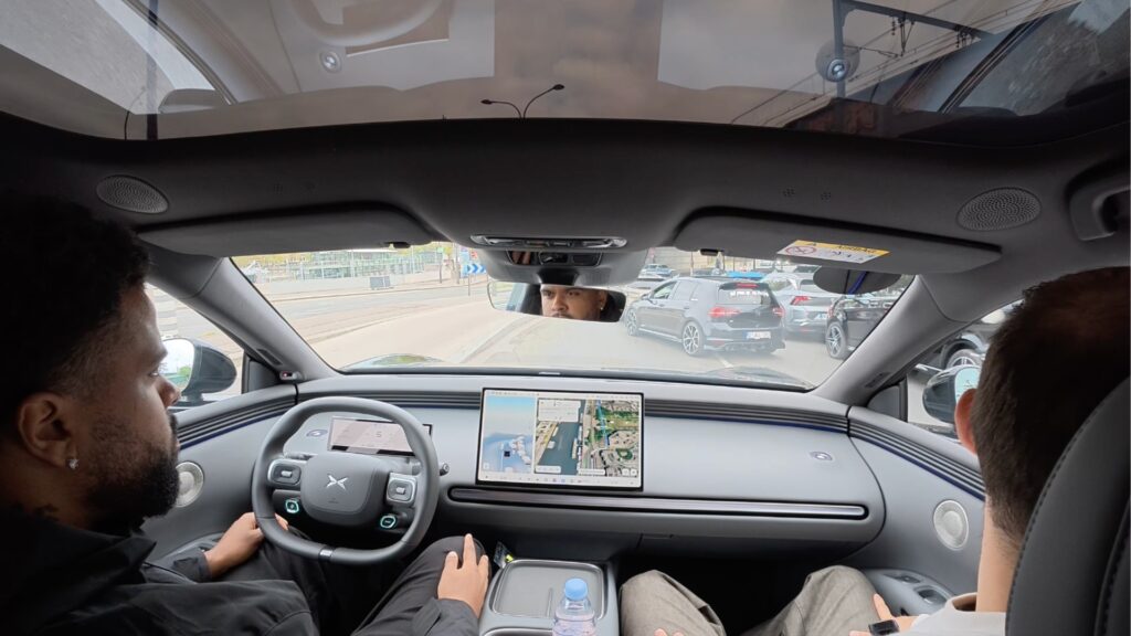 On a testé la conduite autonome NGP de XPeng dans Paris. // Source : Robin San Vicente pour Numerama (Capture d'écran)
