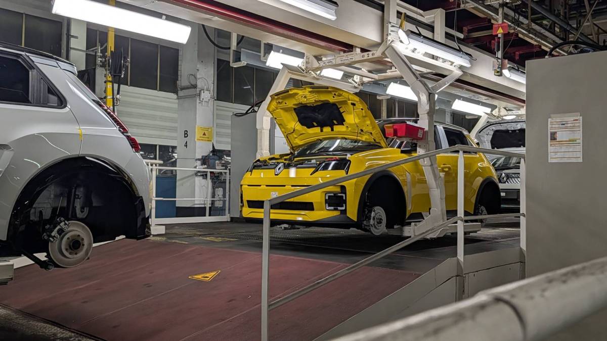 « On produira 25 % de véhicules en plus en France en 2026 » : le patron de Renault attribue la relance au 100 % électrique